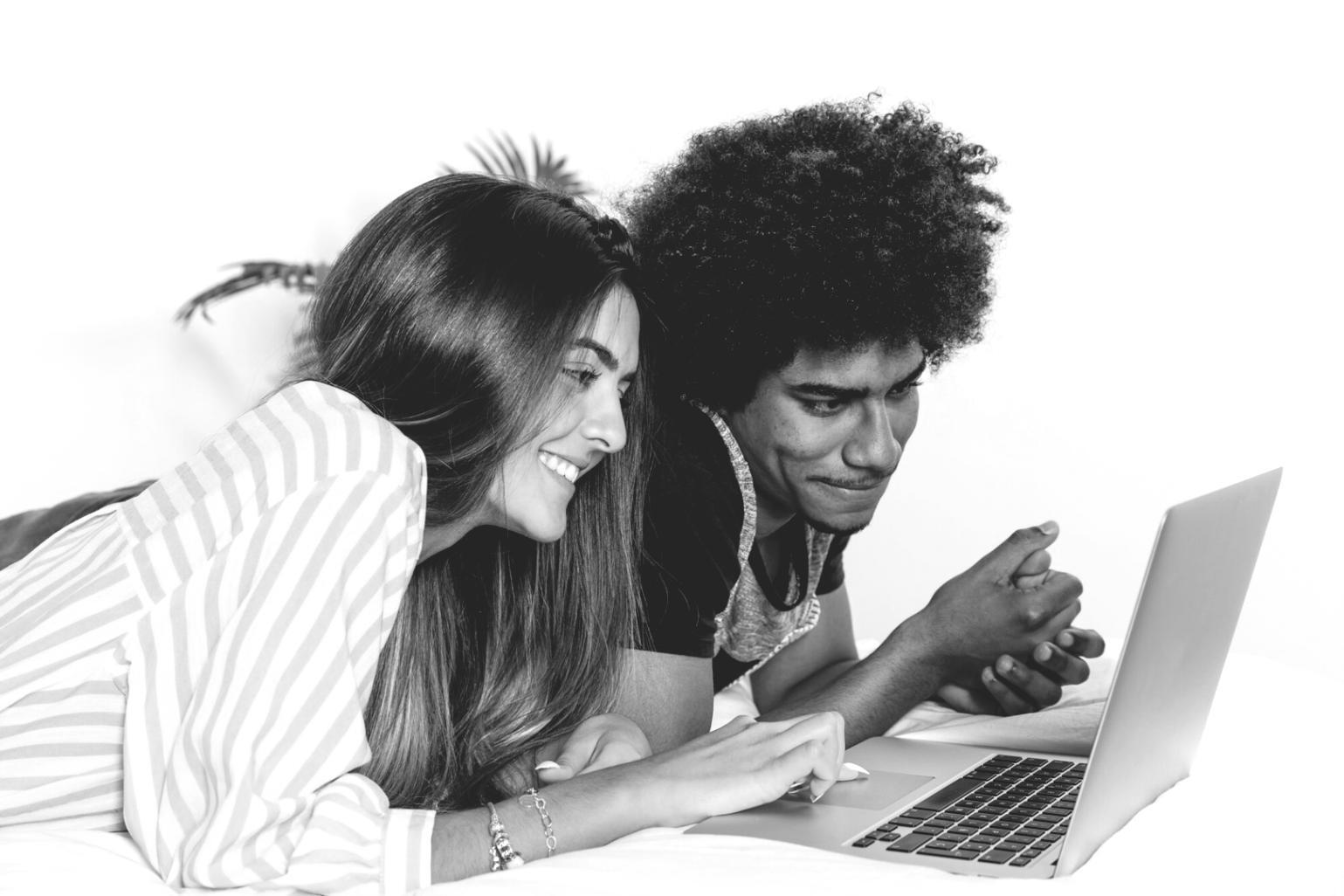 Participant en train de préparer sa présentation budgétaire lors d'un atelier pratique